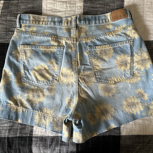 American Eagle Sunflower Mom Short - Picture 2 of 6